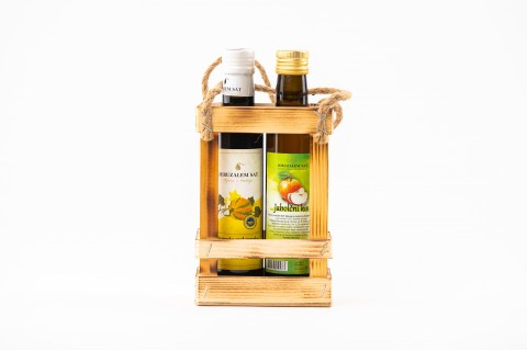 Gift set with wooden carrier
