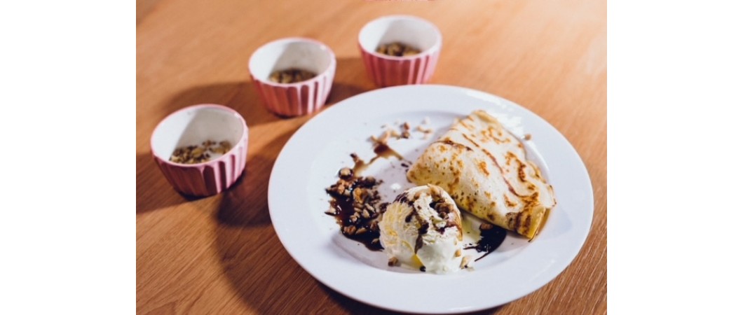 Cooking with Carolina: Pancakes with vanilla cream and ice cream with pumpkin seed oil and chopped walnuts